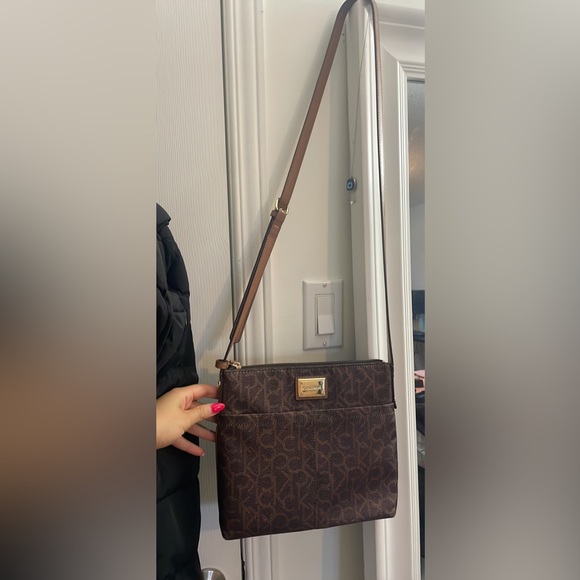 Calvin Klein crossbody - Picture 2 of 3